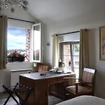 Au Chapitre Bed & Breakfast 3*